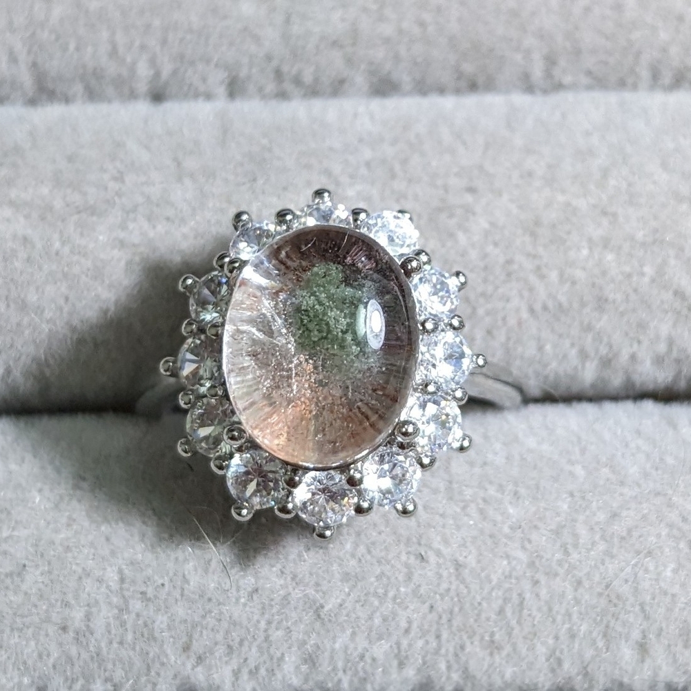 Elegant Silver and Crystal Women's Ring